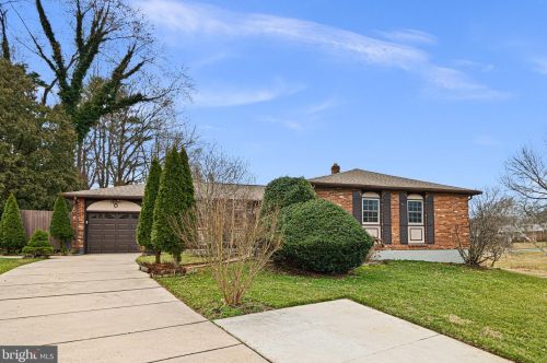 2 Carsdale Ct, Wilmington, DE 19808-2141