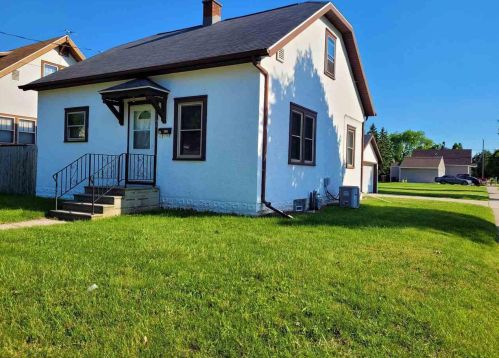 1102 Berner St, Green Bay, WI 54302-1504