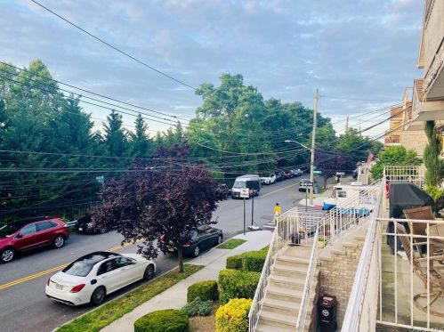 2586 Miles Ave, Bronx, NY 10465-2606