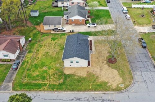 2601 Daye Dr, Greensboro NC  27406-6205 exterior