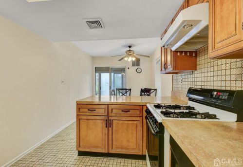 18 Cloister Ct, Old Bridge NJ  08857-3205 exterior