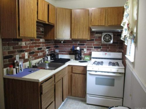 17 Grand St, Port Jervis, NY 12771-2820