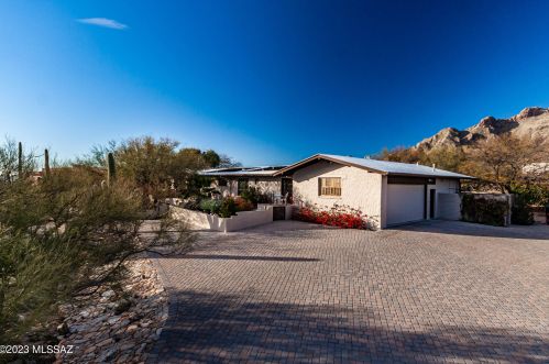 1405 Indian Wells Rd, Tucson, AZ 85718-1185