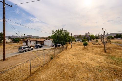 22721 Old Elsinore Rd, Perris CA  92570-8508 exterior