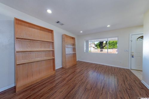 17536 Saticoy St, Van Nuys CA 91406-2333 exterior