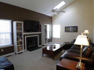 2020 Greenbriar Ct, Collegeville, PA 19426-3244