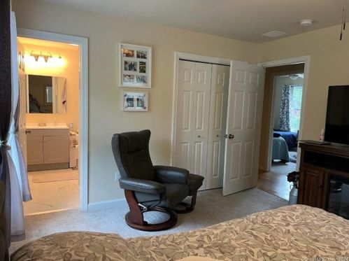 123 Whalehead Rd, Gales Ferry CT  06335-1338 exterior