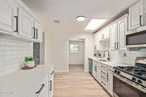 1009 Narramore Ave, Buckeye, AZ 85326-2628