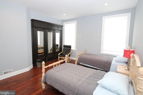 5121 Hazel Ave, Philadelphia PA 19143-1512 exterior