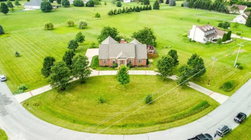 411 Warren Point Ln, Pataskala, OH 43062-9665