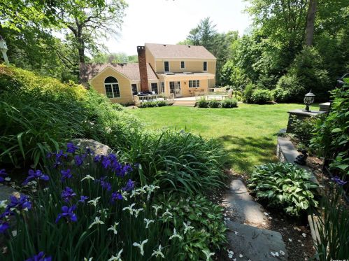 28 Little Harbor Rd, Mount Sinai NY  11766-1208 exterior