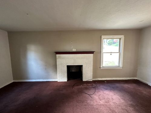 2131 Lindsay Rd, Pittsburgh, PA 15221-1246