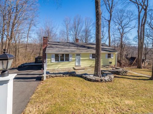 36 Split Level Rd, Ridgefield, CT 06877-5717
