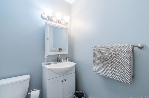 21 Greenfield St, Waterford CT  06385-3907 exterior