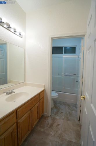 682 Vasconcellos Ave, Manteca CA  95336-8546 exterior