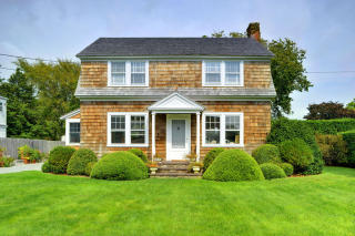 112 Halsey Ln, Watermill NY  11976-2911 exterior