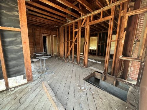 5920 Riverton Ave, North Hollywood CA  91601-1443 exterior