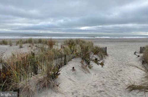 107 Newport Ave, Atlantic City, NJ 08406-2100