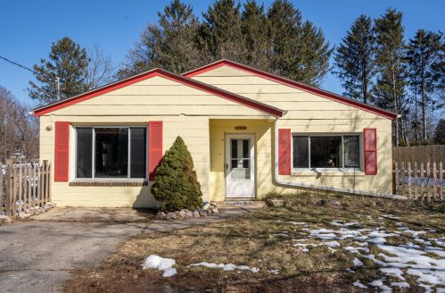 4986 Small Rd, Waukesha, WI 53151-7408