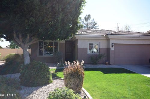 827 Date Palm Dr, Gilbert, AZ 85234-8017
