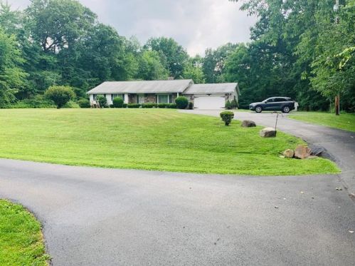 265 Calabrese Rd, New Castle, PA 16101-6047