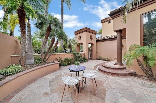 6471 Morningside Dr, Huntington Beach CA  92648-6106 exterior