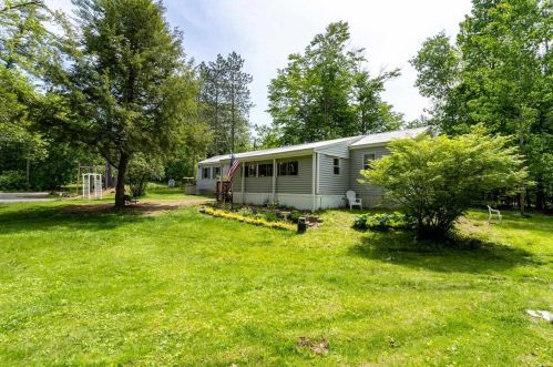 19 Riverside Dr, Raymond, NH 03077-2713