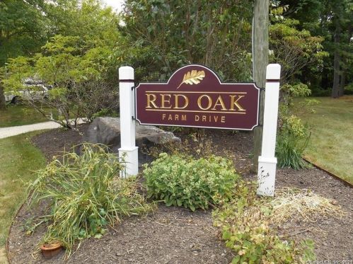 25 Farm Dr, Farmington CT  06032-2702 exterior