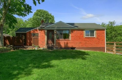 7915 Franklin Rd, Evans City, PA 16033-3401