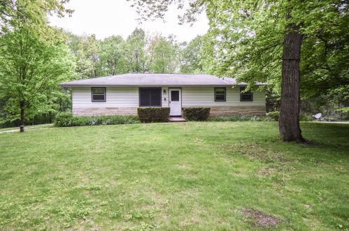 2875 Amor Dr, Waukesha, WI 53146-2307