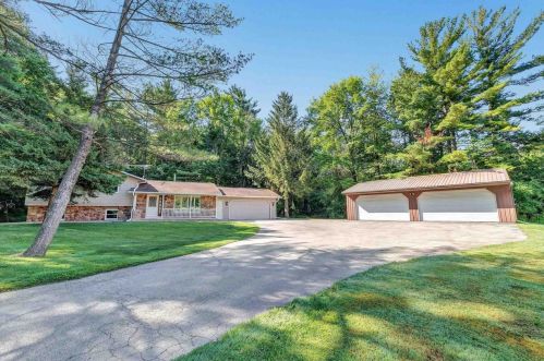 2478 Silver Ln, Green Bay, WI 54311-9667