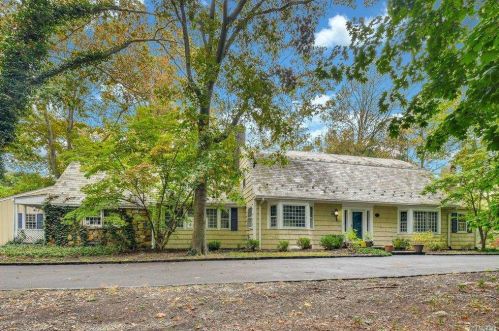 1 Hemlock Dr, Muttontown, NY 11545-3324