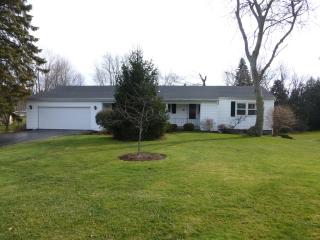 47 Jordan Rd, Pittsford NY  14534-3017 exterior