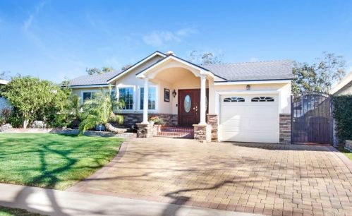 3212 Senasac Ave, Long Beach, CA 90808-3823