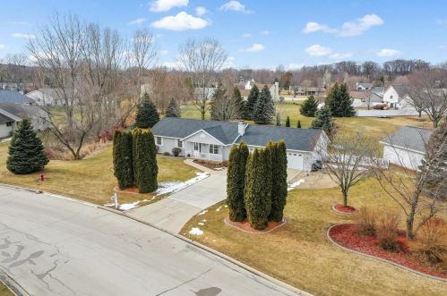 1455 Redstone Trl, Green Bay, WI 54313-3911