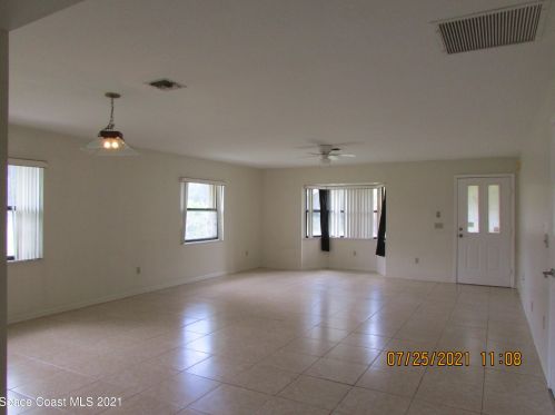 1835 39th Ave, Vero Beach FL  32960-2542 exterior