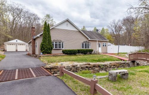 669 Hopriver Rd, Manchester, CT 06043-7610