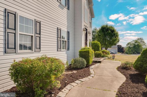 280 Independence Dr, Moselem, PA 19526-8448