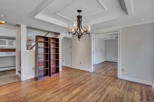 33 Winter St, Ansonia, CT 06401-3054