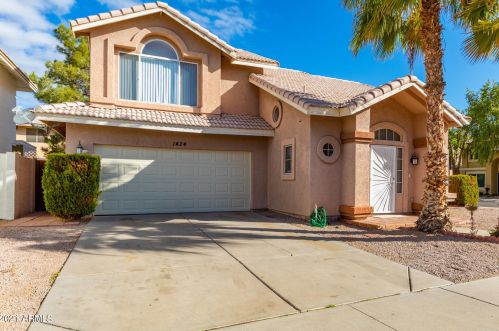 1424 Park Ave, Chandler, AZ 85225-1533