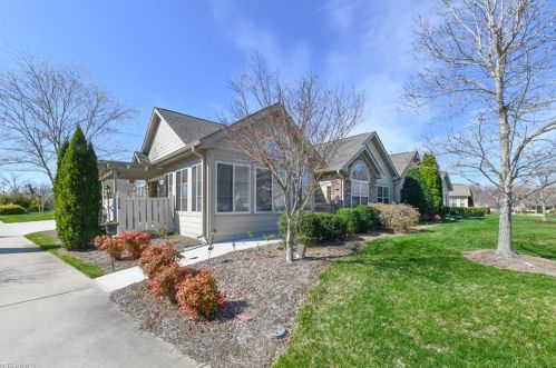 4270 Plantation Ridge Ln, Greensboro, NC 27409-9238