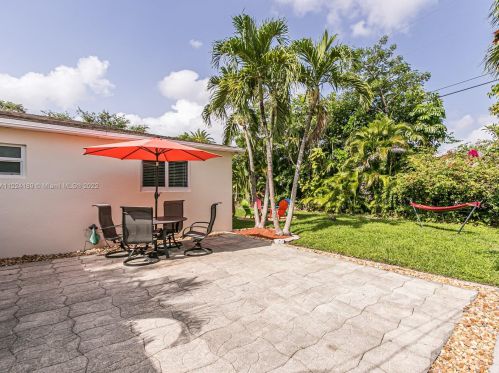 518 58th Ct, Hollywood FL  33023-1437 exterior