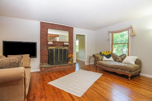 175 Ramona Ct, Yorktown Hgts NY  10598-3318 exterior