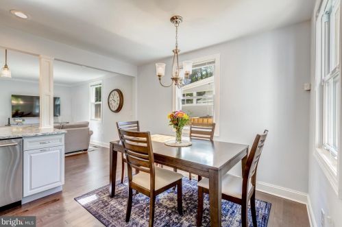 6710 Chestnut Ave, Falls Church VA  22042-2112 exterior