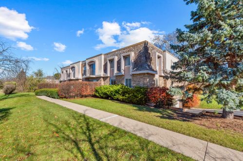 7530 Port Washington Rd, Milwaukee WI  53217-3421 exterior