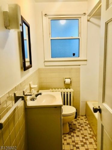 1065 Jaques Ave, Rahway NJ 07065-3927 exterior