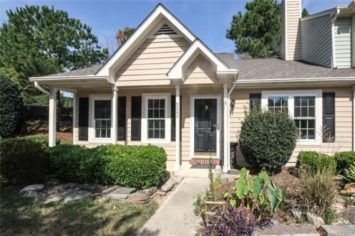 9040 Four Mile Creek Rd, Charlotte, NC 28277-9068