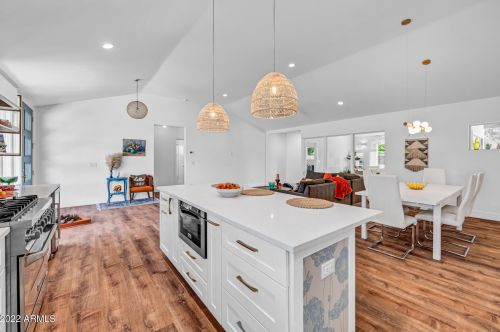 1111 Bethany Home Rd, Phoenix AZ  85014-2229 exterior