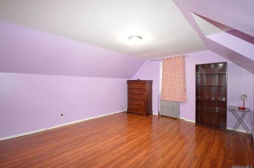 50 Aberdeen Rd, New Hyde Park NY  11040-2138 exterior