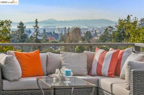 855 Glendome Cir, Oakland CA 94602-1413 exterior